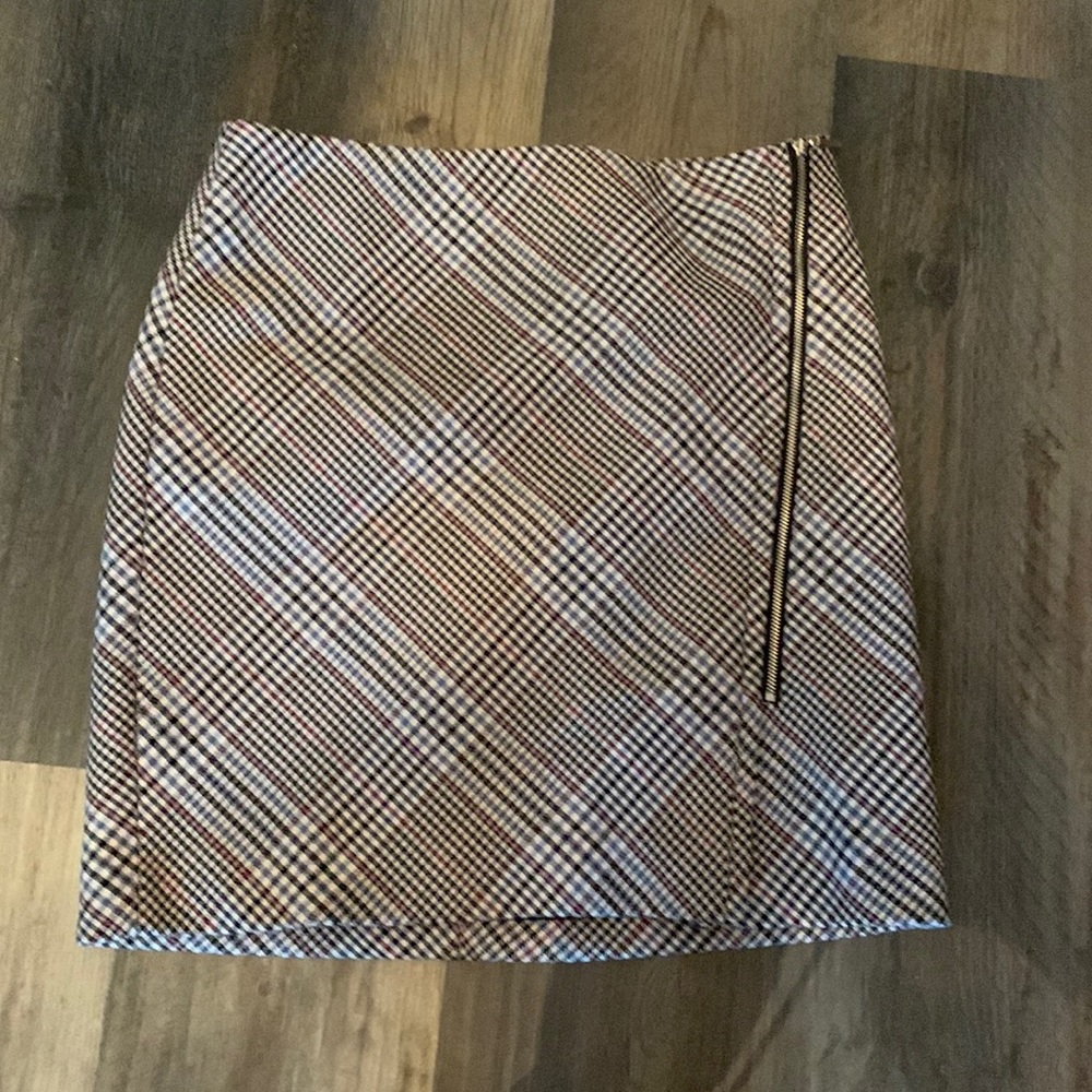 White House black market plaid mini. Never worn. Perfect condition